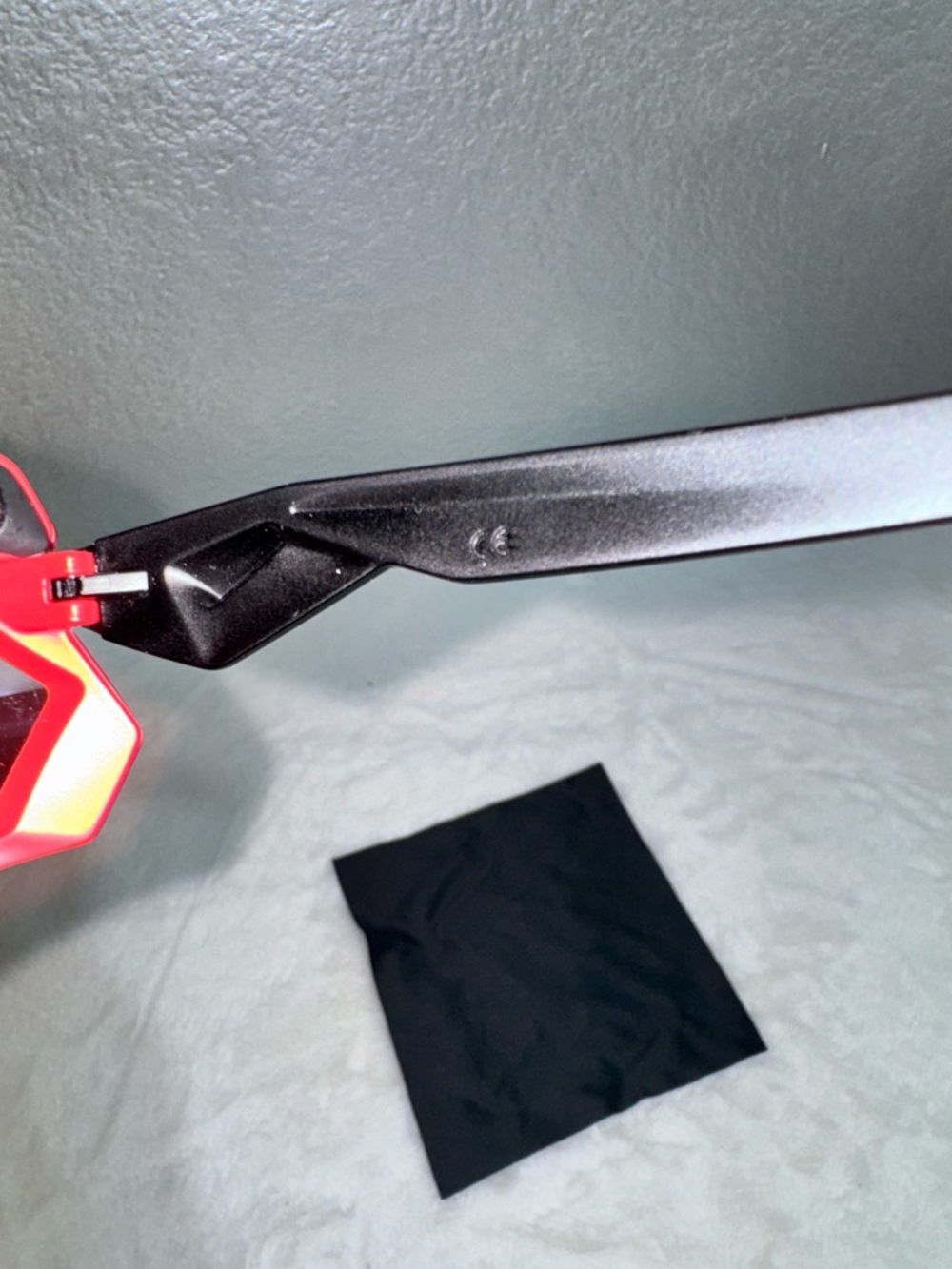 Red Ski/Snowboard Goggles - Picture 9 of 15